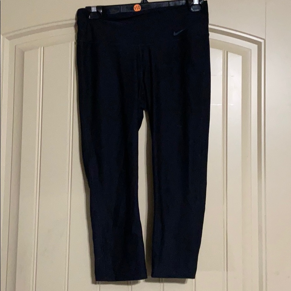 black nike capri leggings